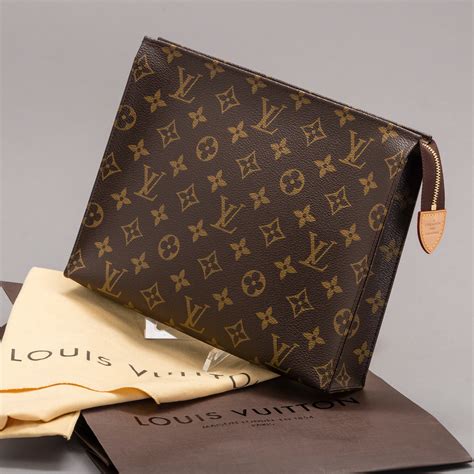 louis vuitton toiletry pouch 26 used|louis vuitton zipper pouch.